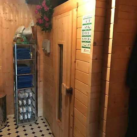 Mit Sauna, Wintergarten Und Terrasse Im Schönen Hochtaunus