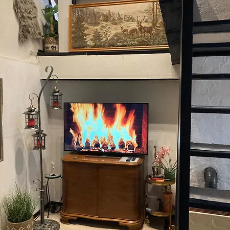 Mit Sauna, Wintergarten Und Terrasse Im Schönen Hochtaunus