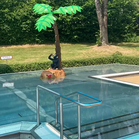 Mit Sauna, Wintergarten Und Terrasse Im Schönen Hochtaunus